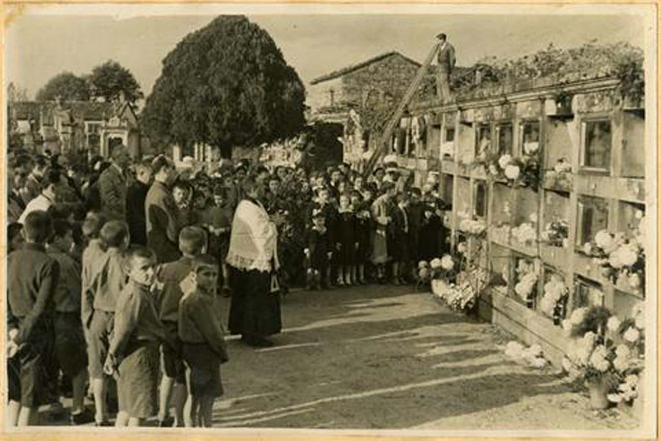 Homenaxe aos Caídos no cemiterio de Pontevedra (1954)