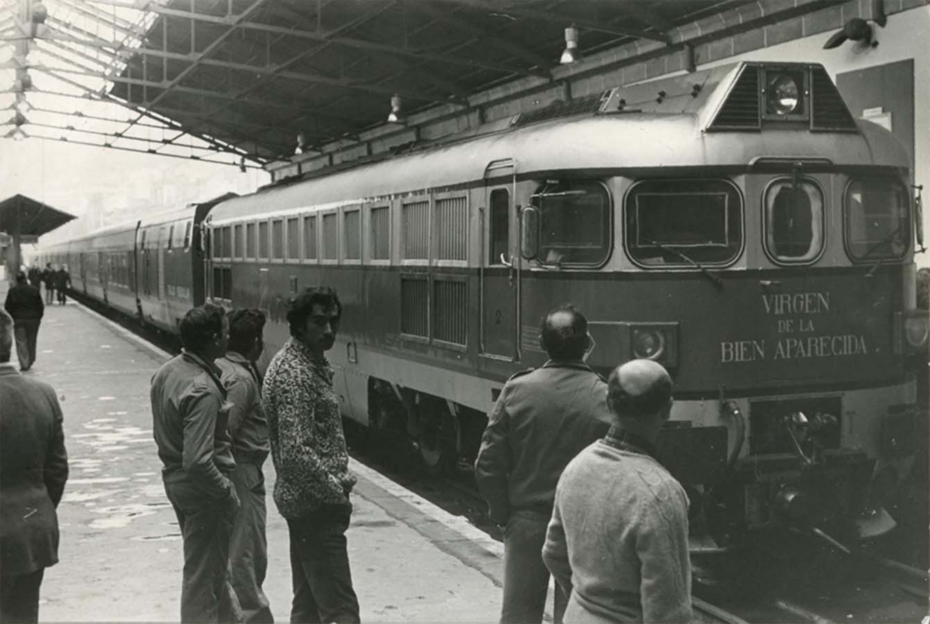 <i>Talgo na estación de Vigo</i> / Magar, 1980