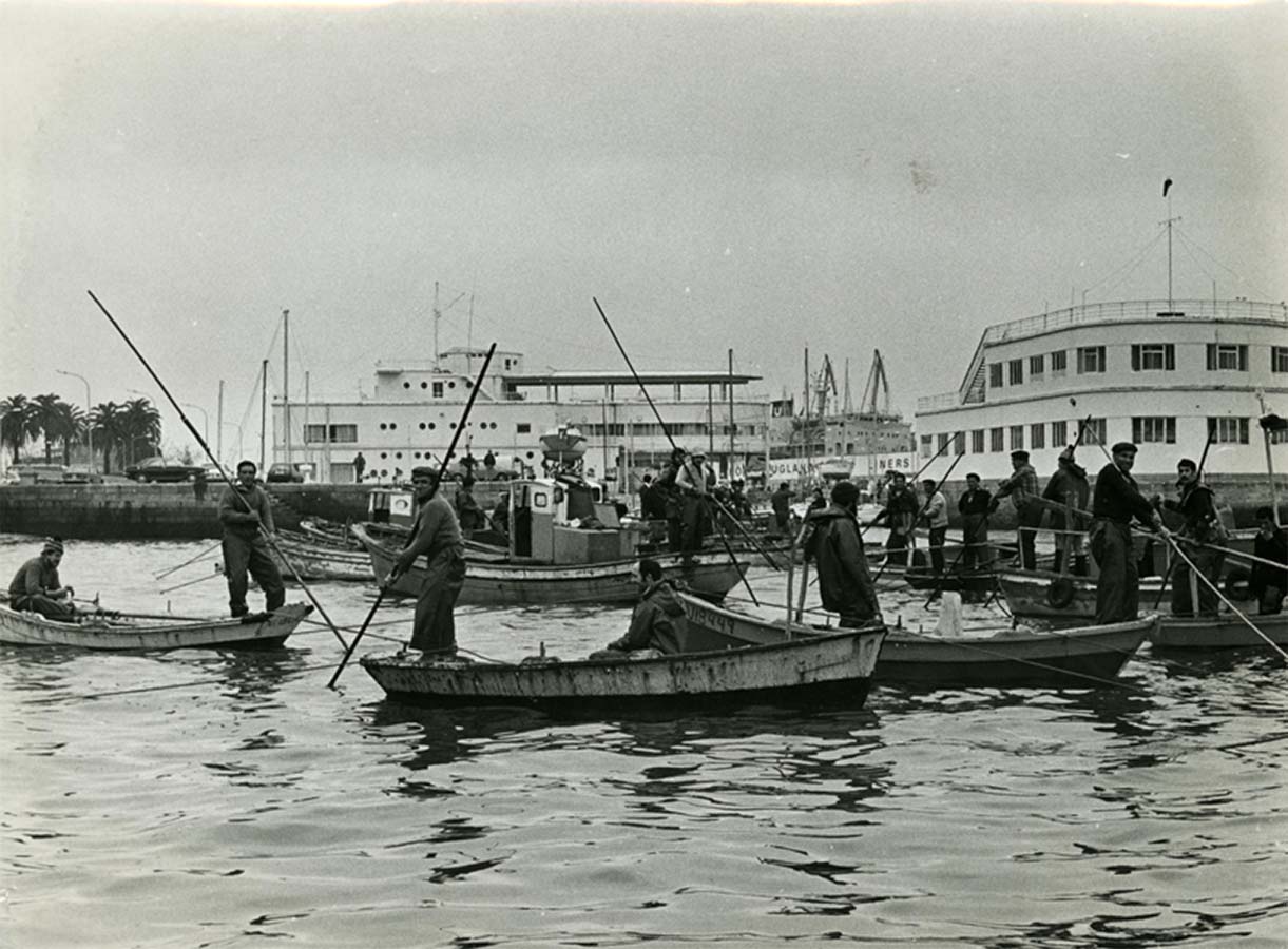 <i>Pescadores no porto de Vigo</i> / Cameselle, 1981