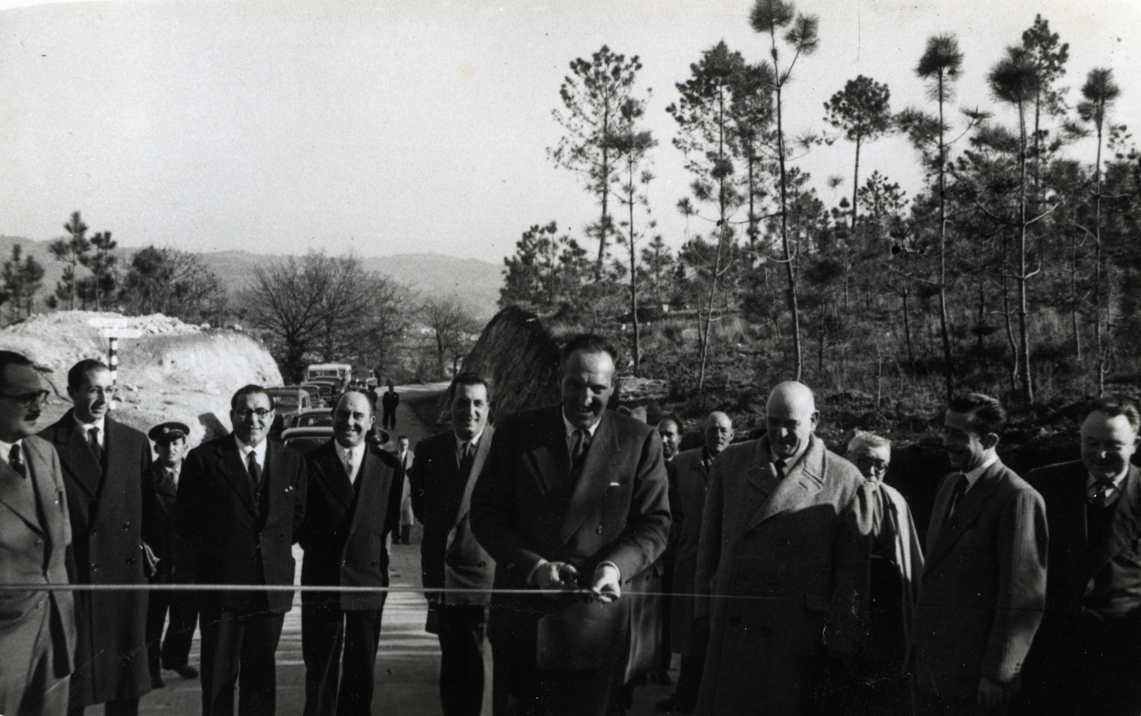 Acto de inauguración da estrada forestal no monte Castrove, 1956