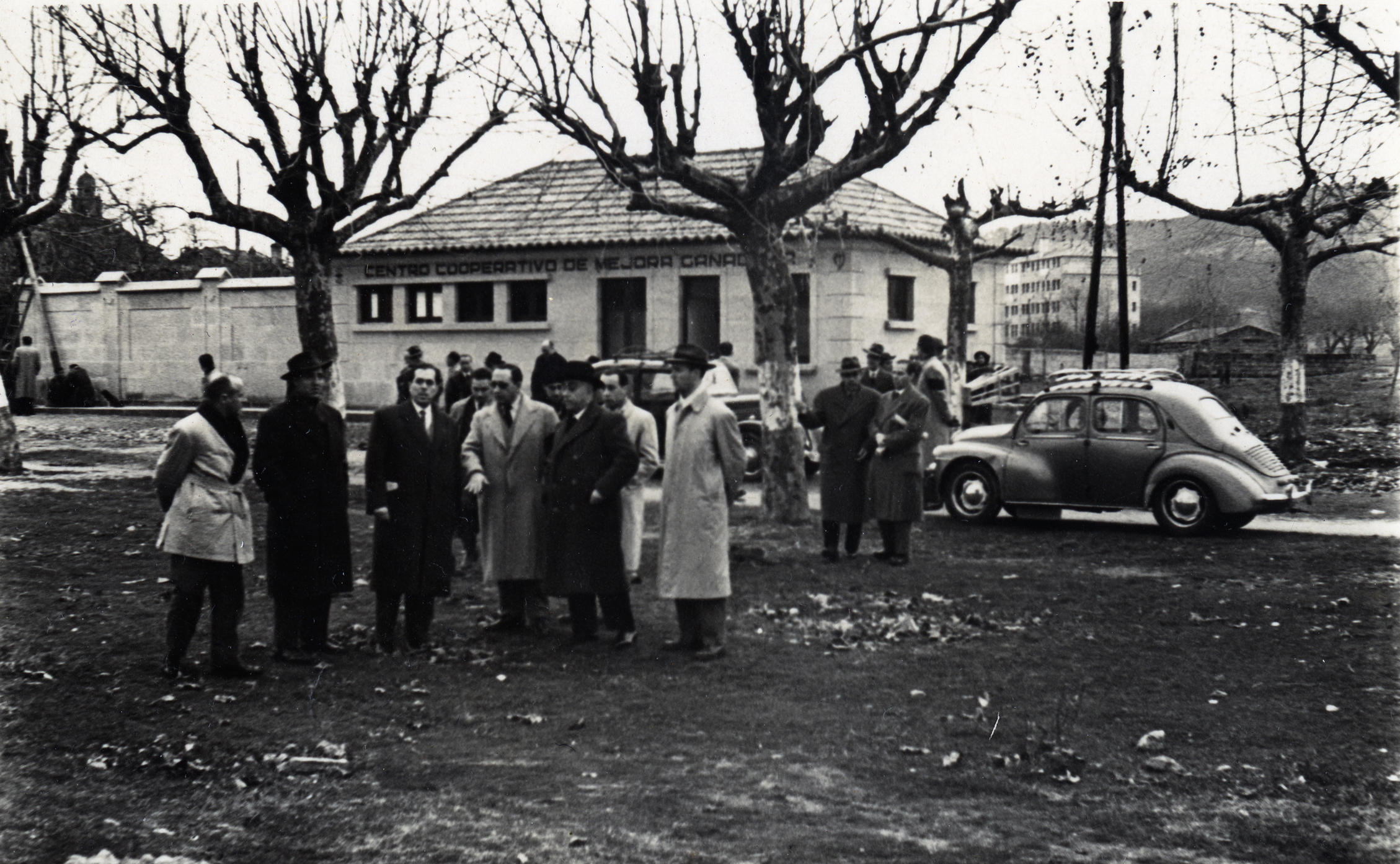 Visita institucional ó Centro Primario de Inseminación Artificial, ca. 1967