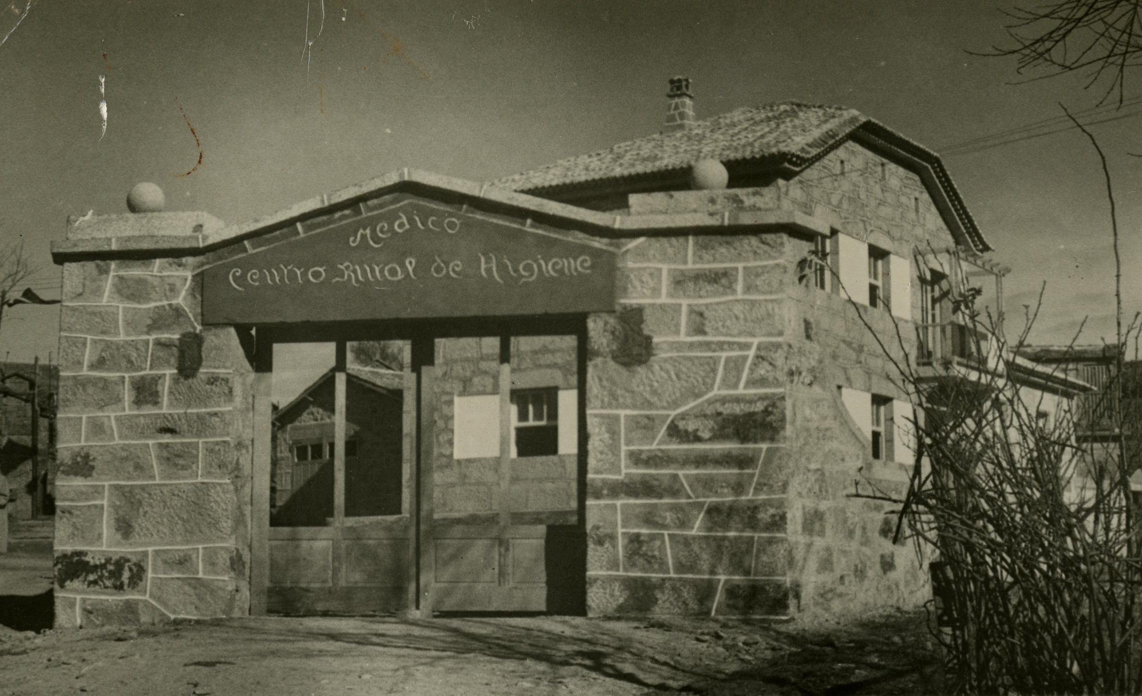 Centro rural de hixiene e casa do médico en Cerdedo, 1953-1954