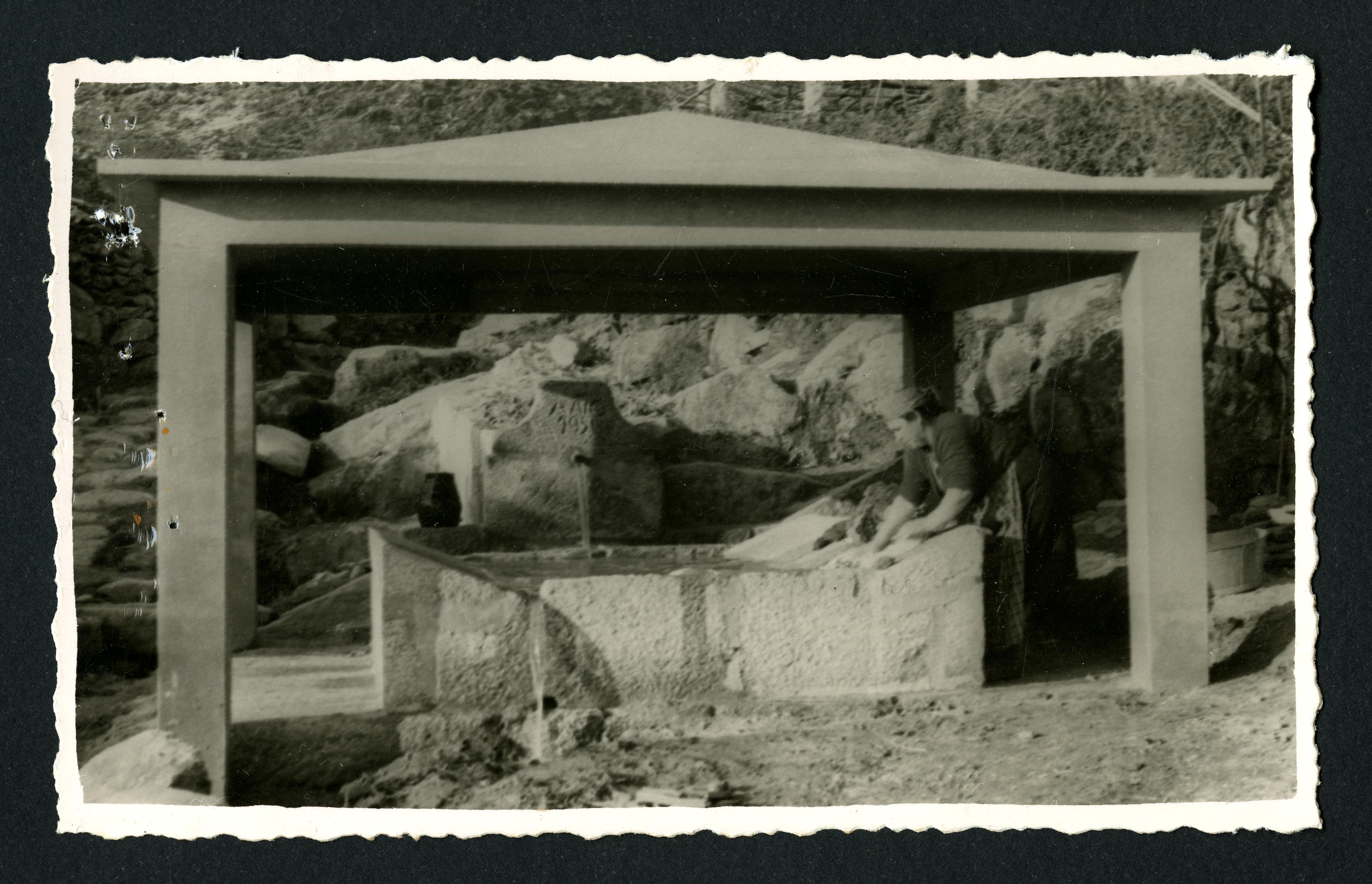 Lavadoiro en Samieira, Poio, 1956-57