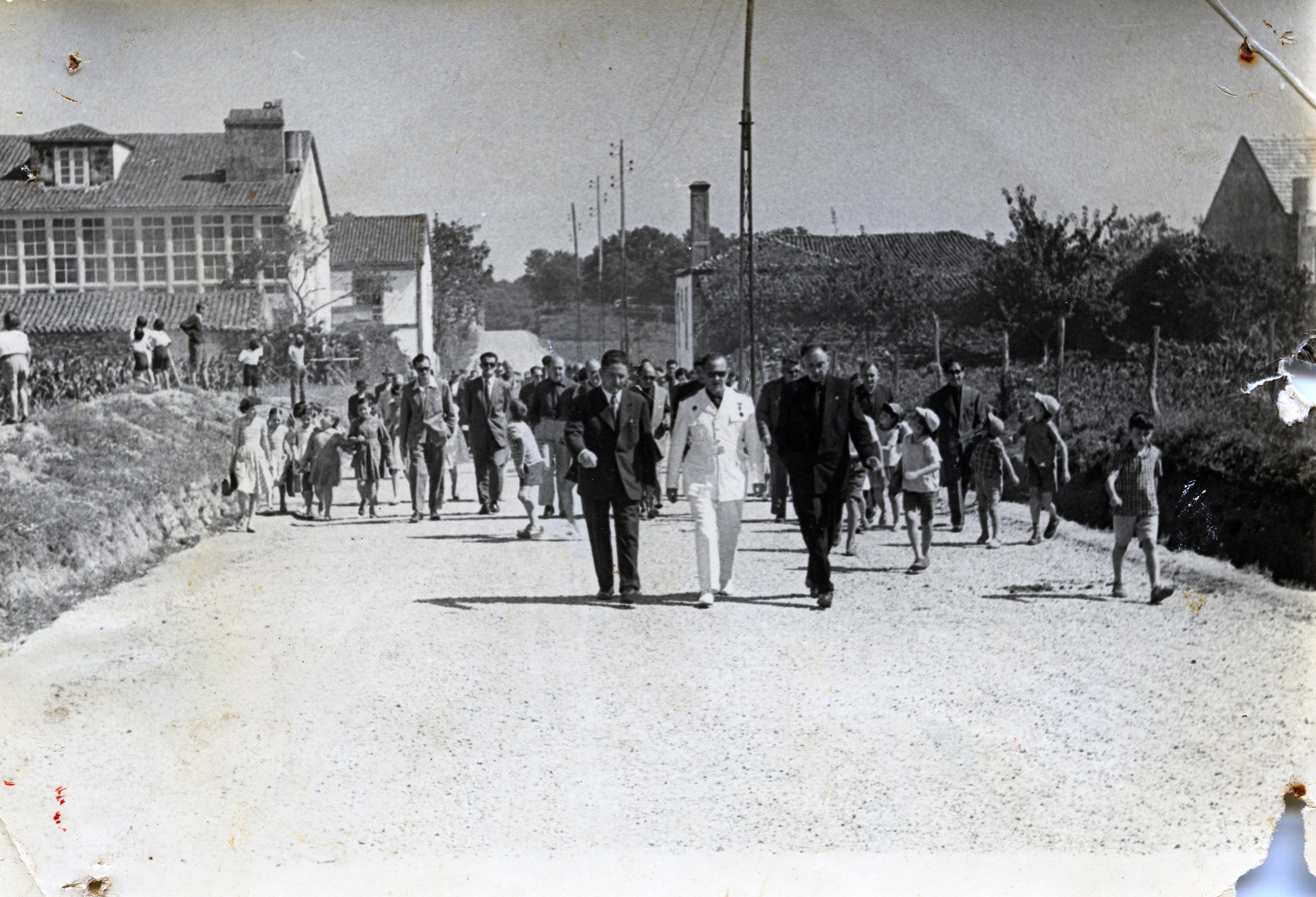 Acto de inauguración dunha rúa en Silleda, 1957