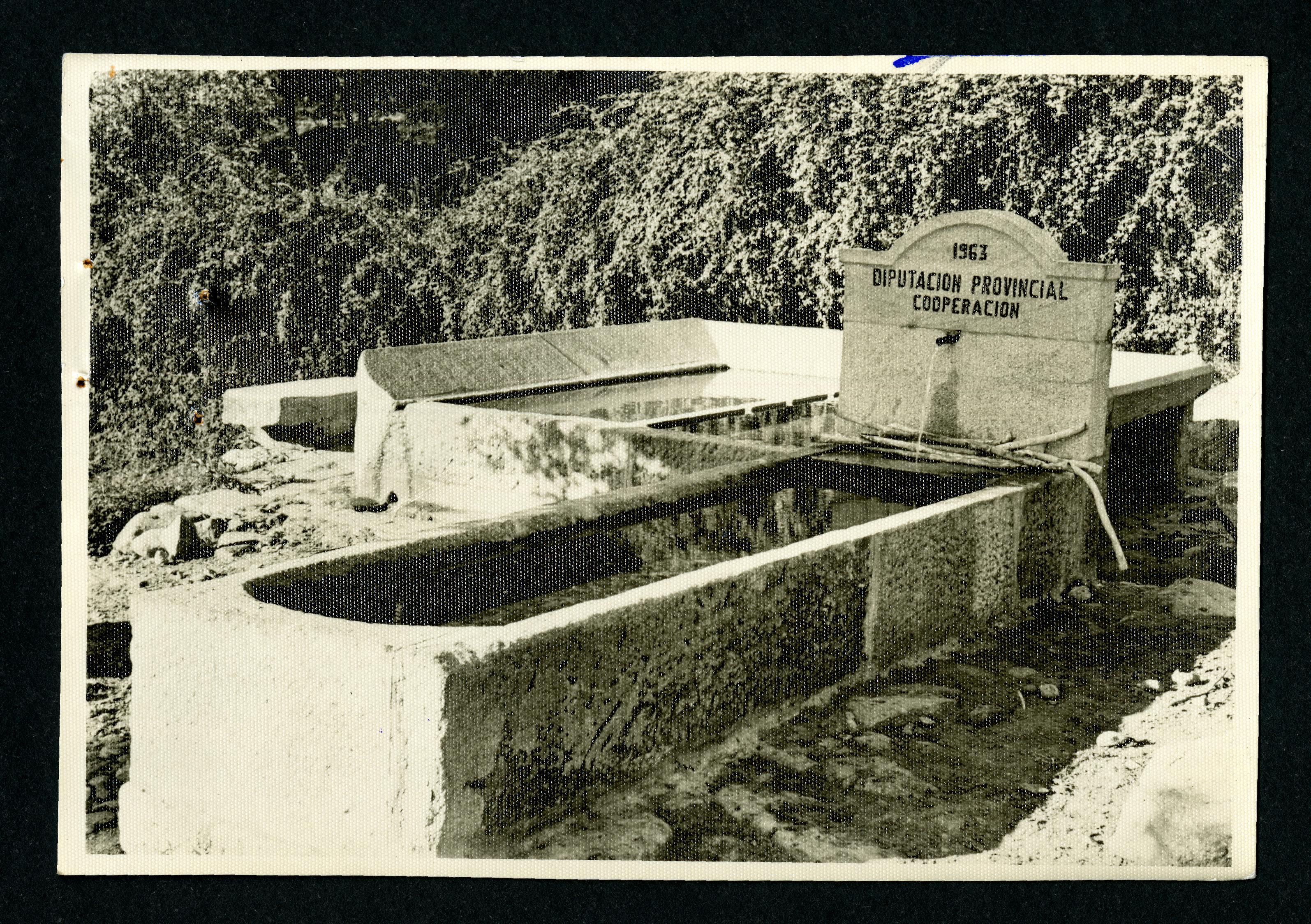 Traida de augas na Igrexa, Carballedo, Cotobade, 1962-63