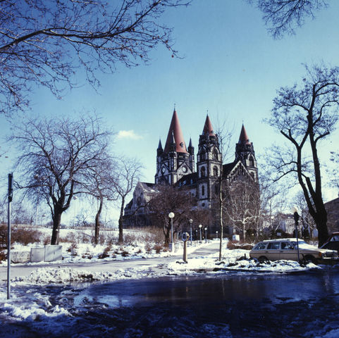 Igrexa do mosteiro de Franz Von Assisi, Viena, 1987