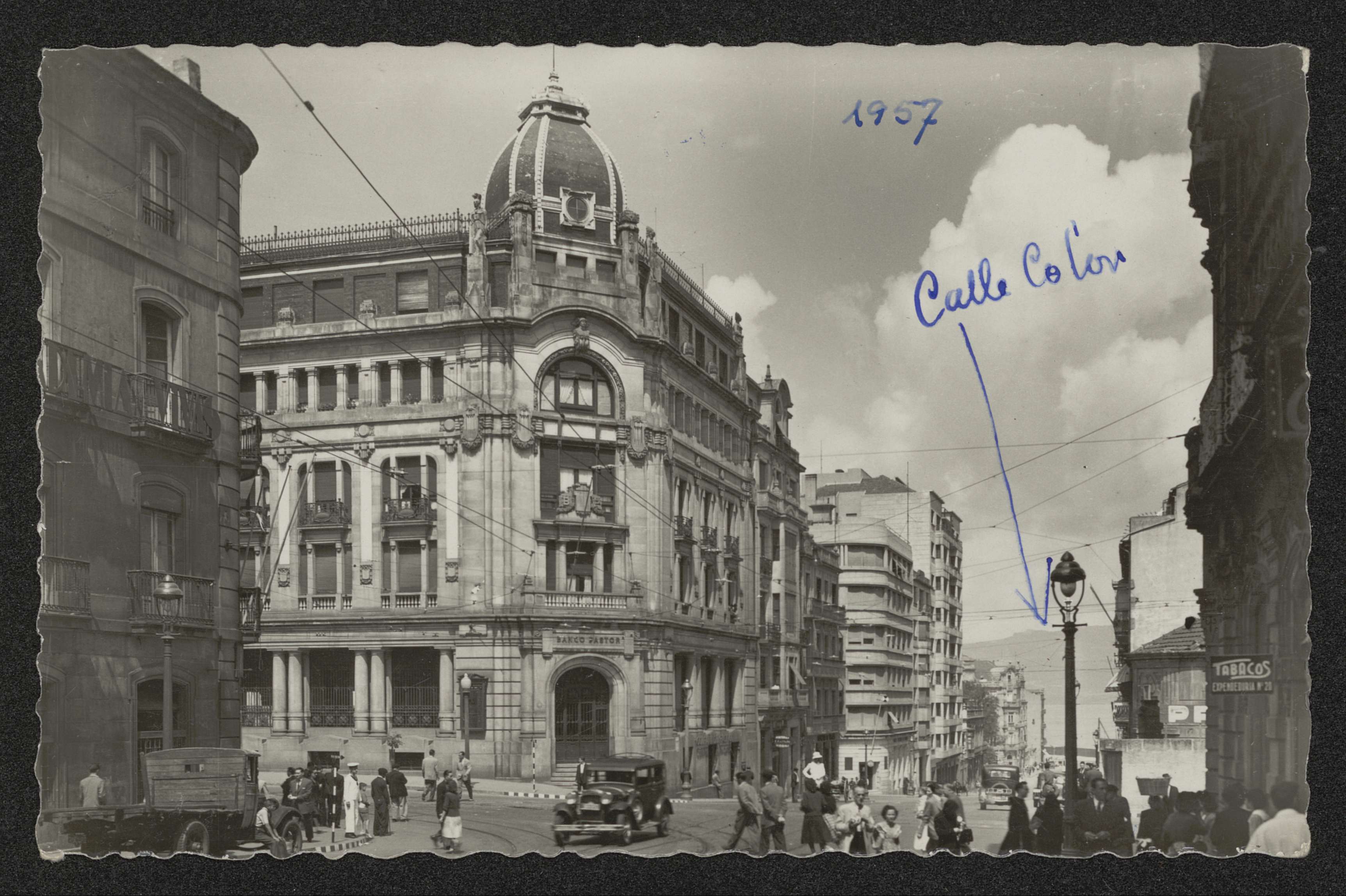 Vigo: Banco Pastor y calle Colón, 1957