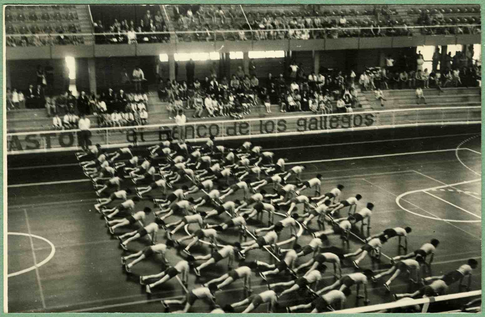 Festival fin de curso no pavillón dos deportes de Pontevedra, 1973