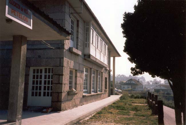 Edificio do arquivo municipal, biblioteca e xulgado de paz.