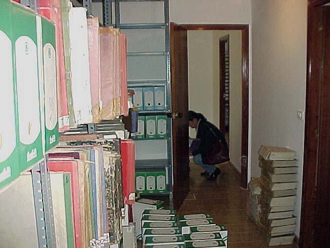 Proceso de reorganización e traslado documental ó novo local (2000)